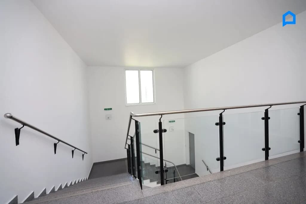 10-Zimmer-Gewerbeimmobilie mieten in Wien – 300 m², € 3.750 – Bild 20 von 30