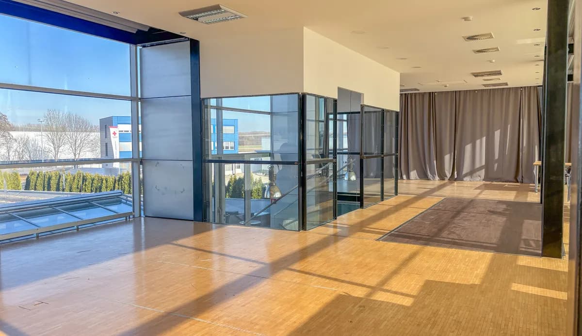Gewerbeimmobilie mieten in Linz – 744 m², € 10.060