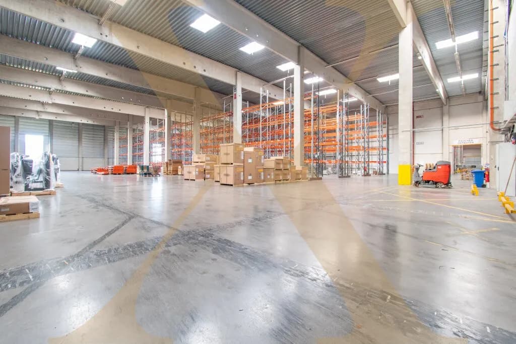Gewerbeimmobilie mieten in Linz Land – 8 030 m²
