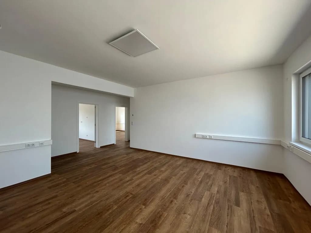 4-Zimmer-Gewerbeimmobilie mieten in Baden – 113 m², € 1.746 – Bild 2 von 15