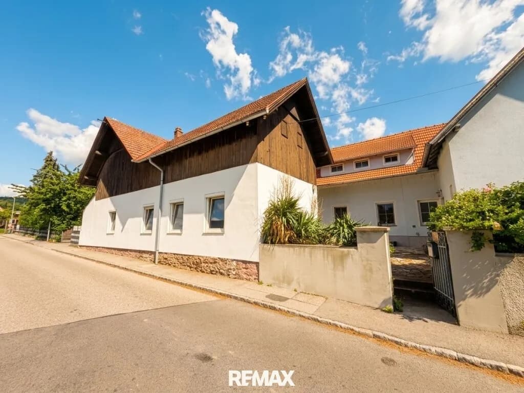 8-Zimmer-Haus kaufen in Neunkirchen – 250 m², € 389.000 – Bild 3 von 54