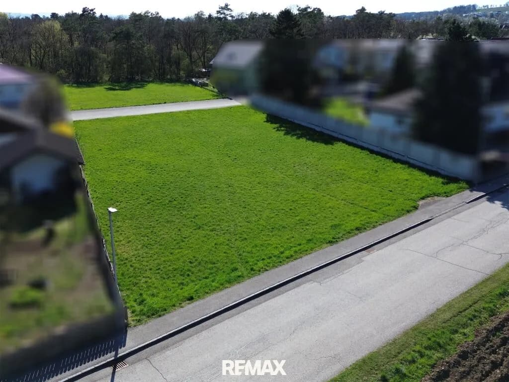 Grundstück kaufen in Amstetten – 1 431 m², € 186.000