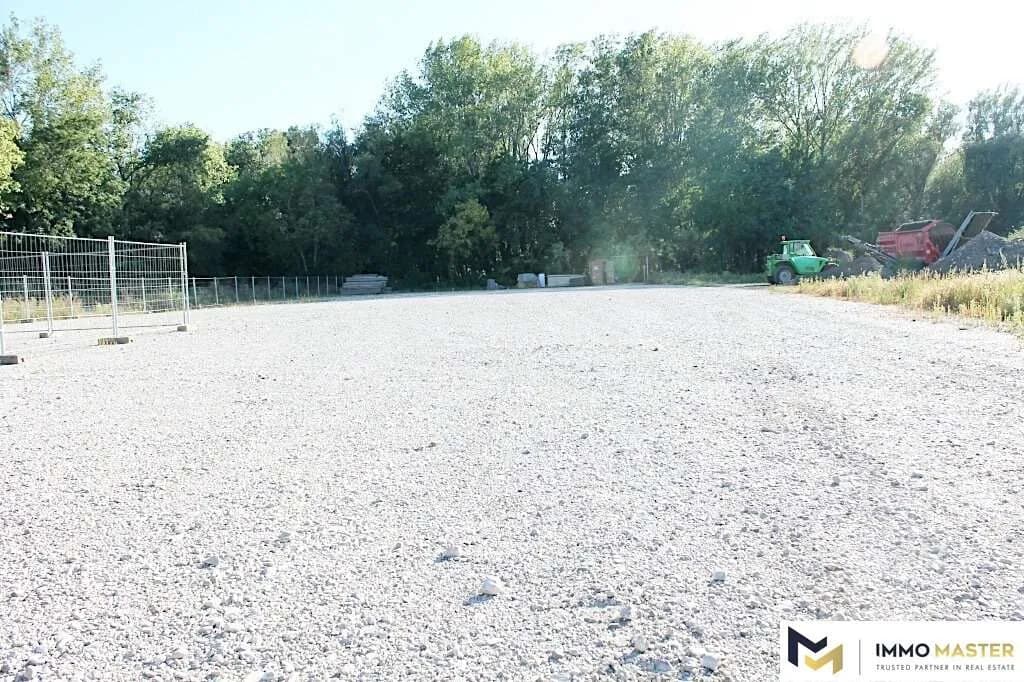 Immobilie mieten in Baden – 2 300 m², € 2