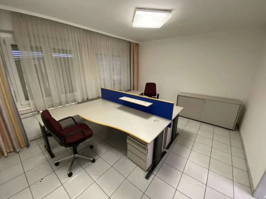 Gewerbeimmobilie mieten in Baden – 1 500 m² – Bild 2 von 2