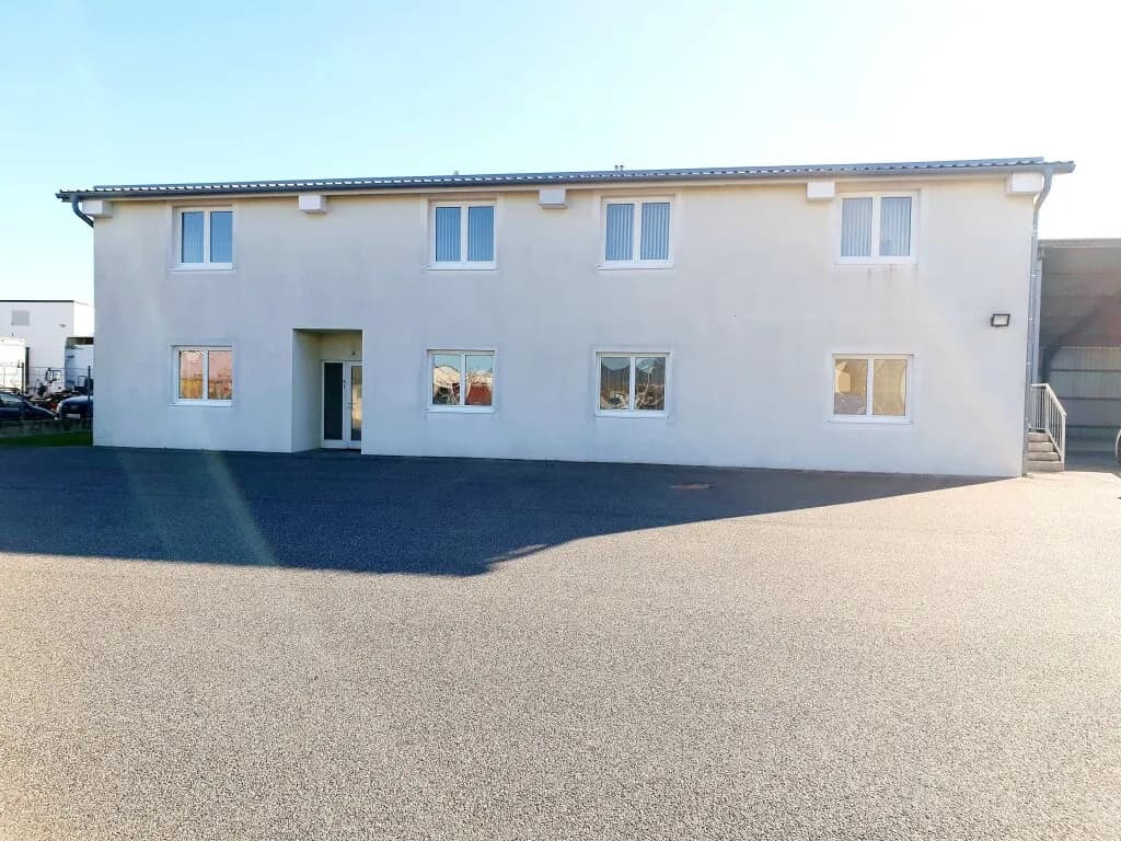 5-Zimmer-Gewerbeimmobilie mieten in Baden – 293 m², € 5.200