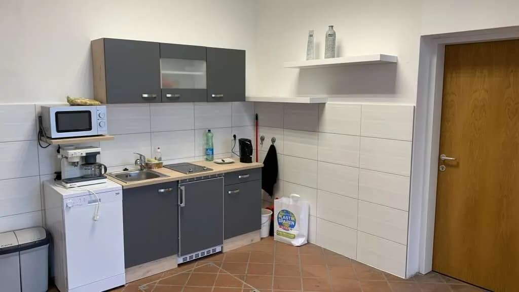 1-Zimmer-Gewerbeimmobilie mieten in Hollabrunn – 96 m², € 818 – Bild 5 von 6