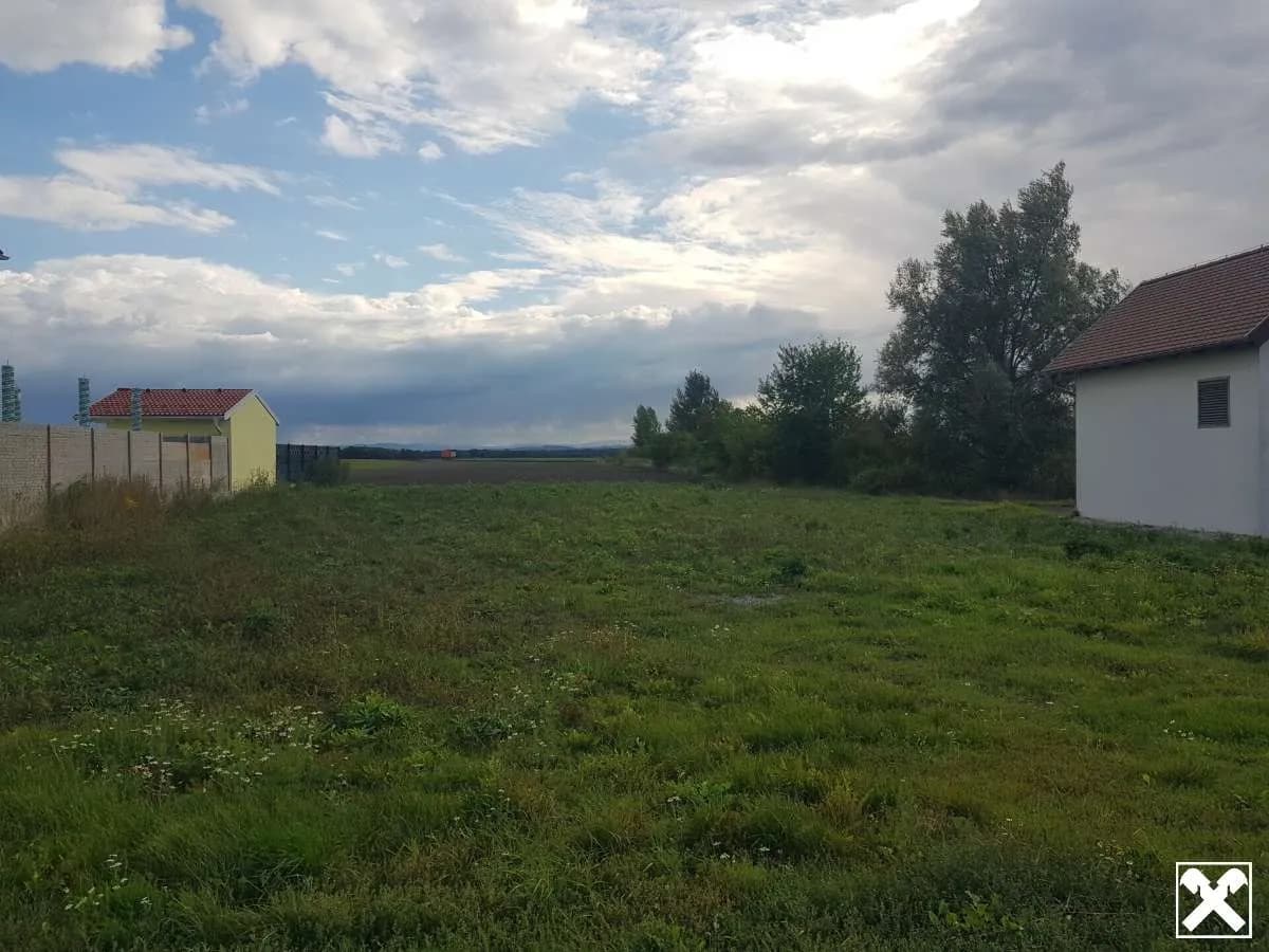 Grundstück kaufen in Tulln – 1 000 m², € 347.000