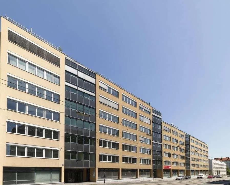 Gewerbeimmobilie mieten in Wien – 1 299 m², € 8