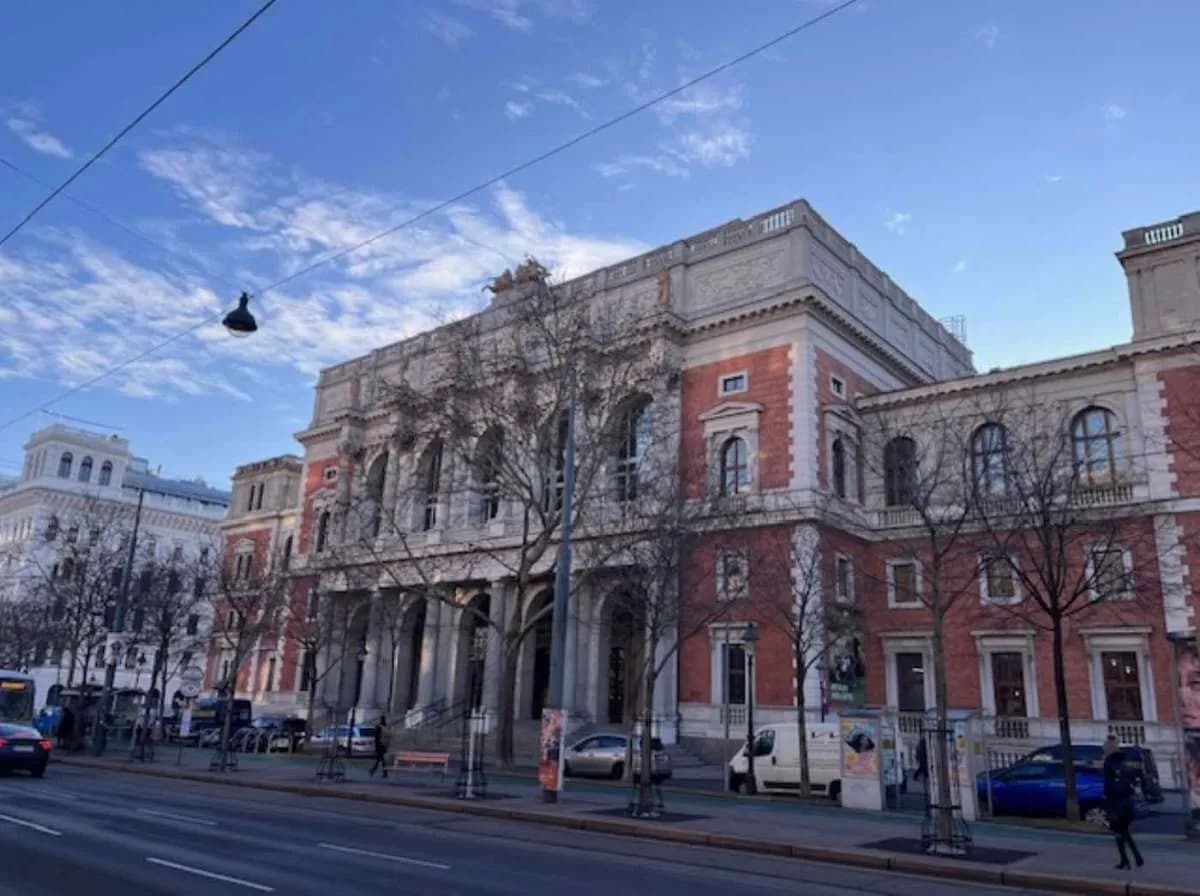 Gewerbeimmobilie mieten in Wien – 137 m², € 20