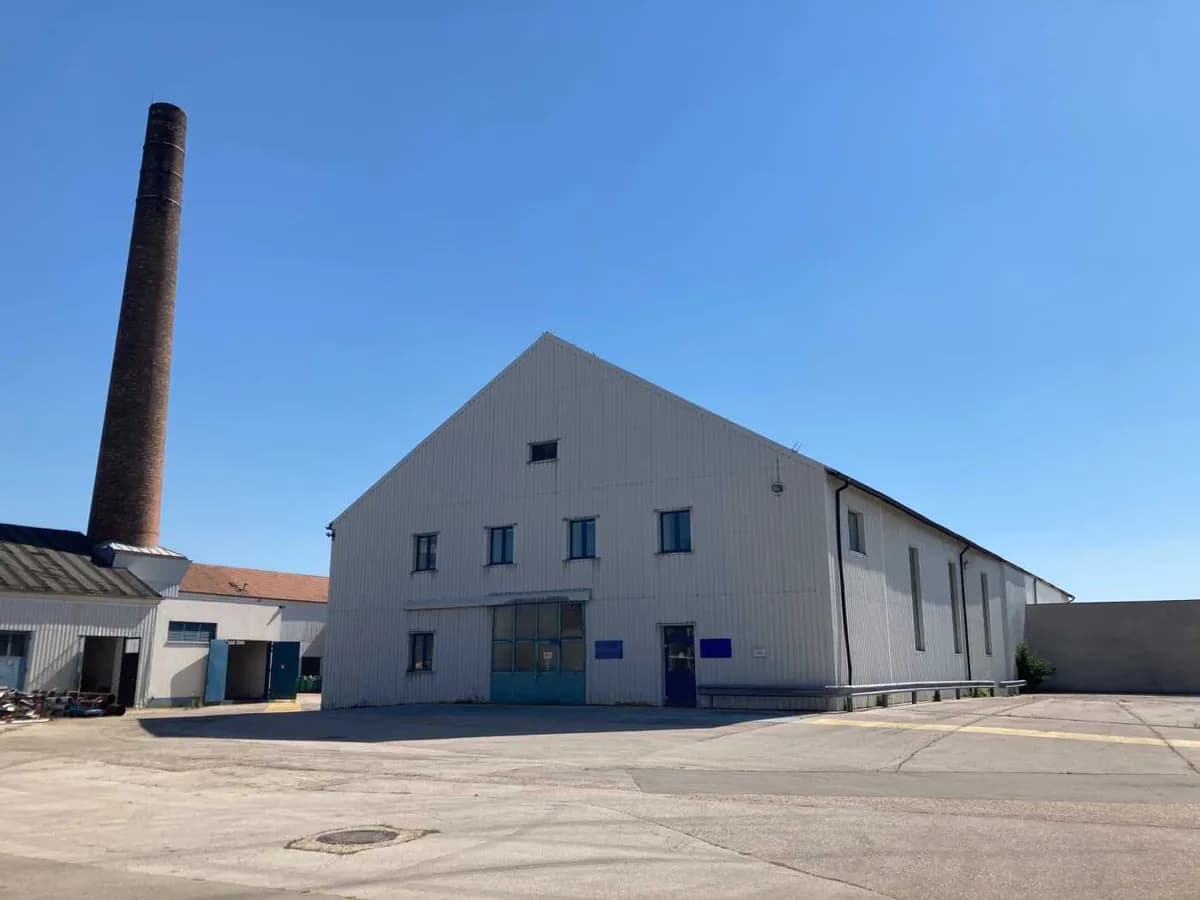 Gewerbeimmobilie mieten in Bruck an der Leitha – 288 m², € 8