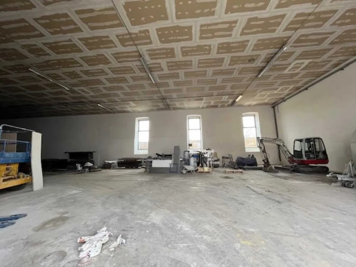 Gewerbeimmobilie mieten in Bruck an der Leitha – 288 m², € 8 – Bild 2 von 19
