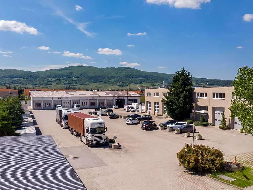 Gewerbeimmobilie mieten in Baden – 136 m², € 7