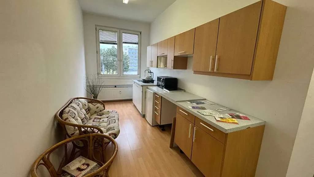 Gewerbeimmobilie mieten in Baden – 136 m², € 7 – Bild 8 von 16