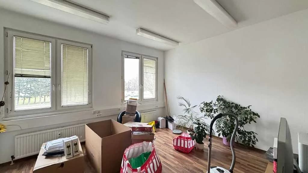 Gewerbeimmobilie mieten in Baden – 136 m², € 7 – Bild 11 von 16