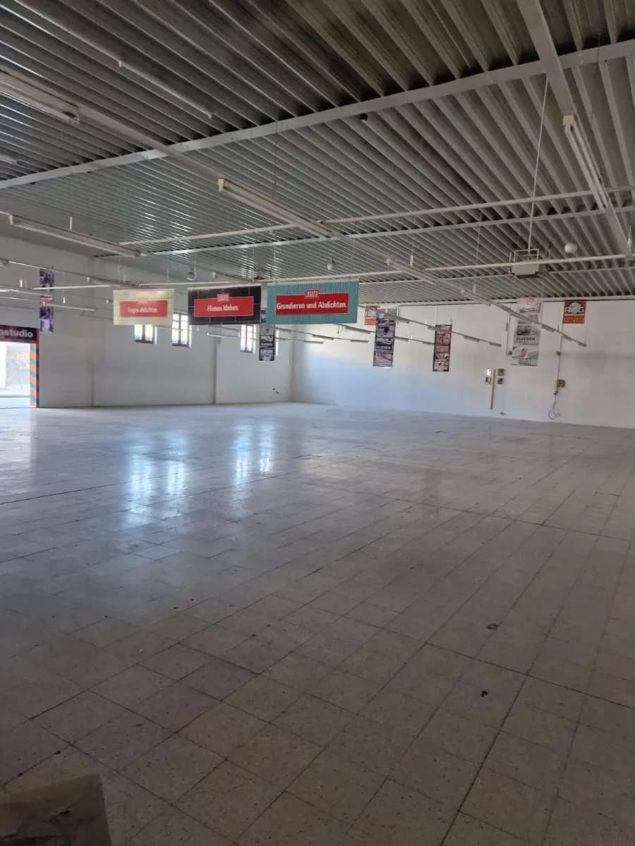 Gewerbeimmobilie mieten in Mistelbach – 1 500 m², € 5