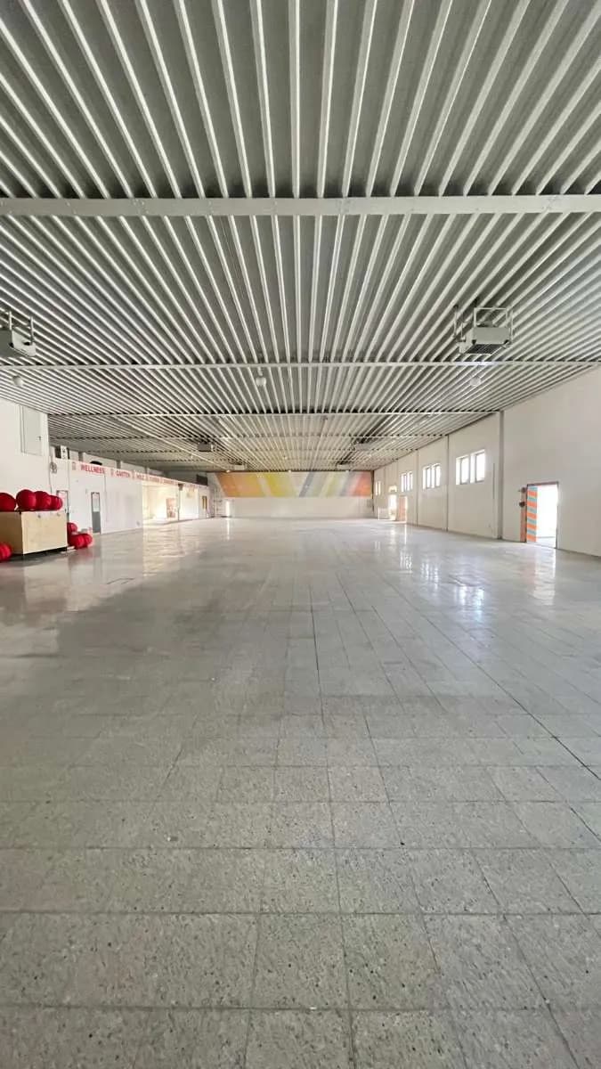 Gewerbeimmobilie mieten in Mistelbach – 1 500 m², € 5 – Bild 3 von 6