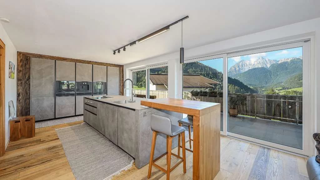 10-Zimmer-Immobilie kaufen in Kitzbühel – 479 m², € 3.880.000 – Bild 2 von 4