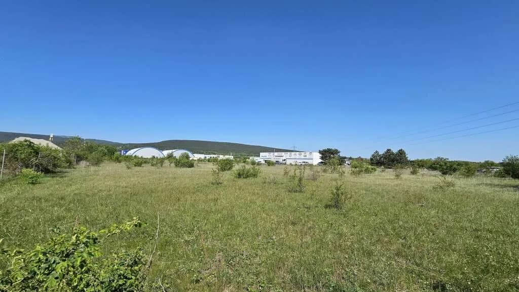 Immobilie mieten in Wiener Neustadt Land – 10 963 m², € 16.445 – Bild 2 von 4