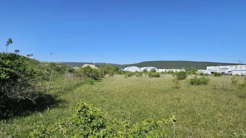 Immobilie mieten in Wiener Neustadt Land – 10 963 m², € 16.445 – Bild 3 von 4