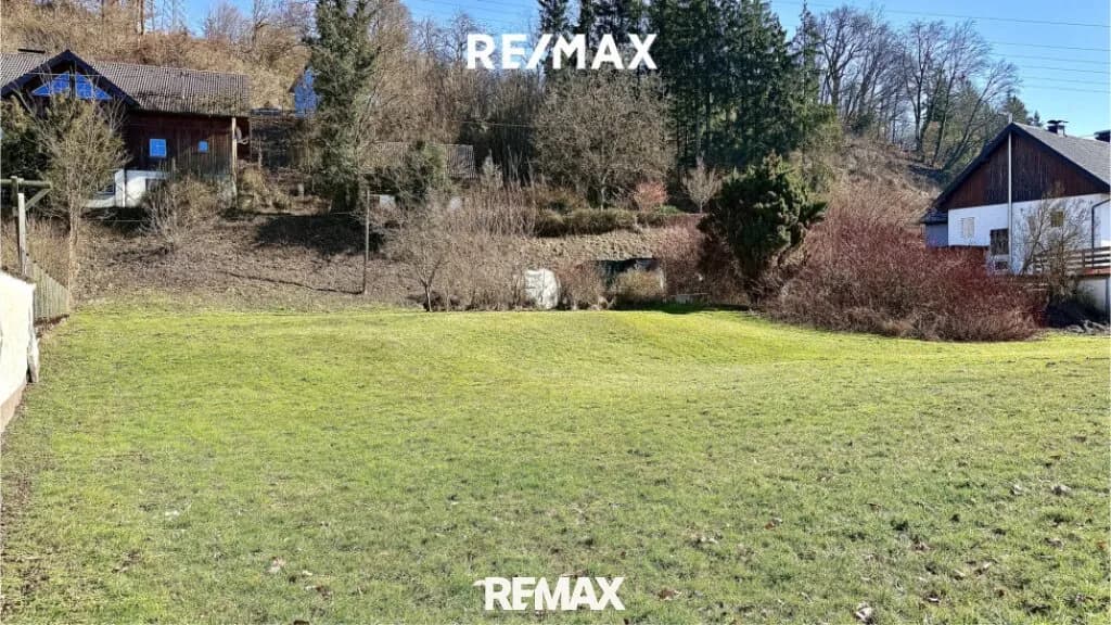 Grundstück kaufen in Vöcklabruck – 959 m², € 166.000 – Bild 1 von 7
