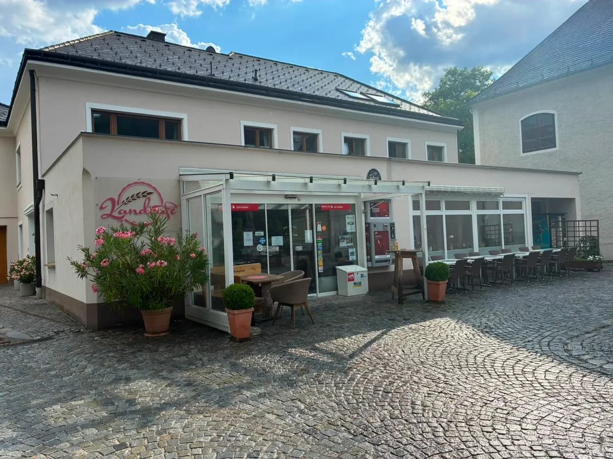 Gewerbeimmobilie mieten in Baden – 133 m², € 850