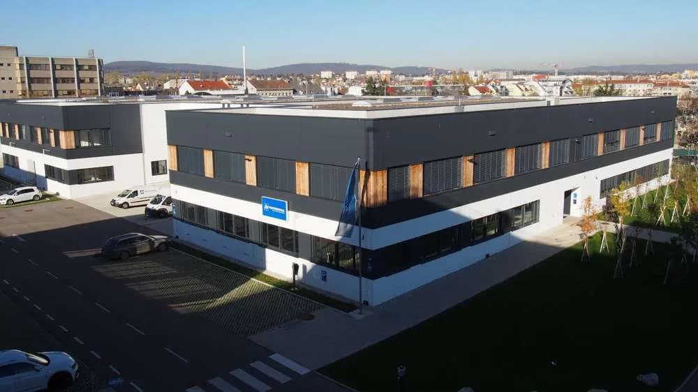 Gewerbeimmobilie mieten in Wien – 1 769 m², € 10 – Bild 2 von 11