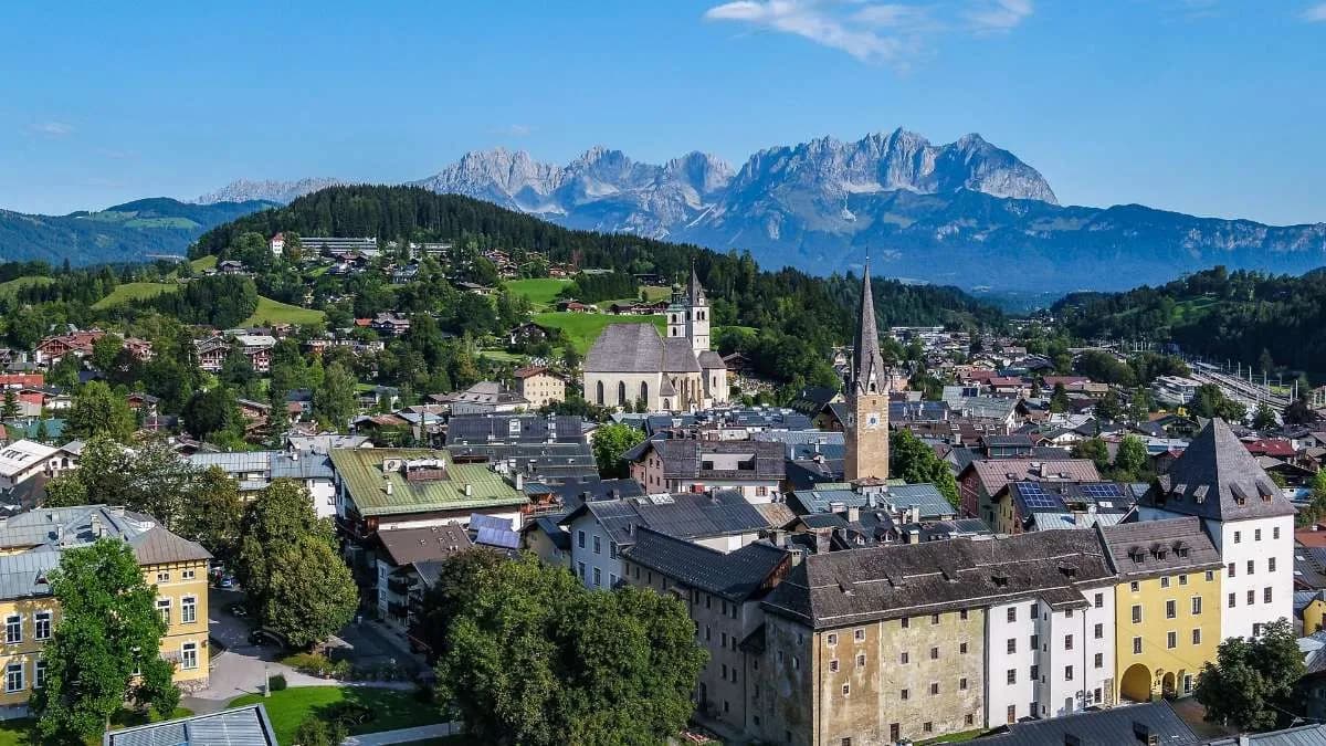6-Zimmer-Immobilie kaufen in Kitzbühel – 389 m² – Bild 2 von 3