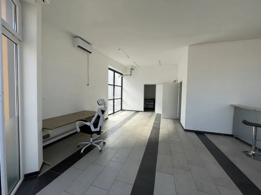Gewerbeimmobilie mieten in Wiener Neustadt Land – 90 m², € 950