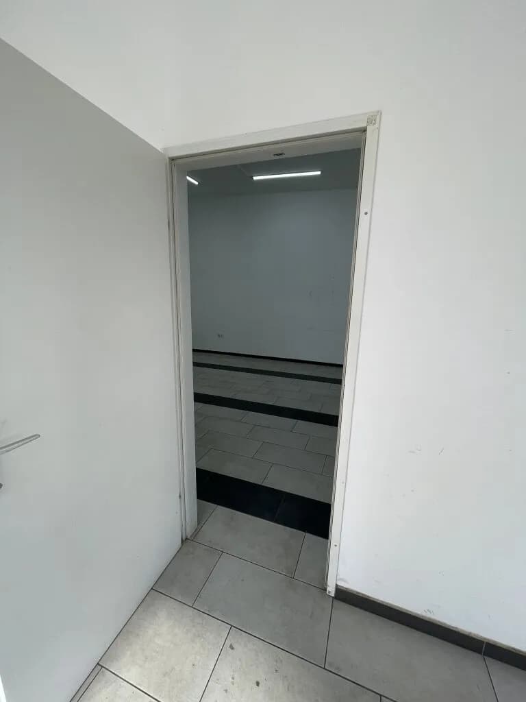 Gewerbeimmobilie mieten in Wiener Neustadt Land – 90 m², € 950 – Bild 10 von 21
