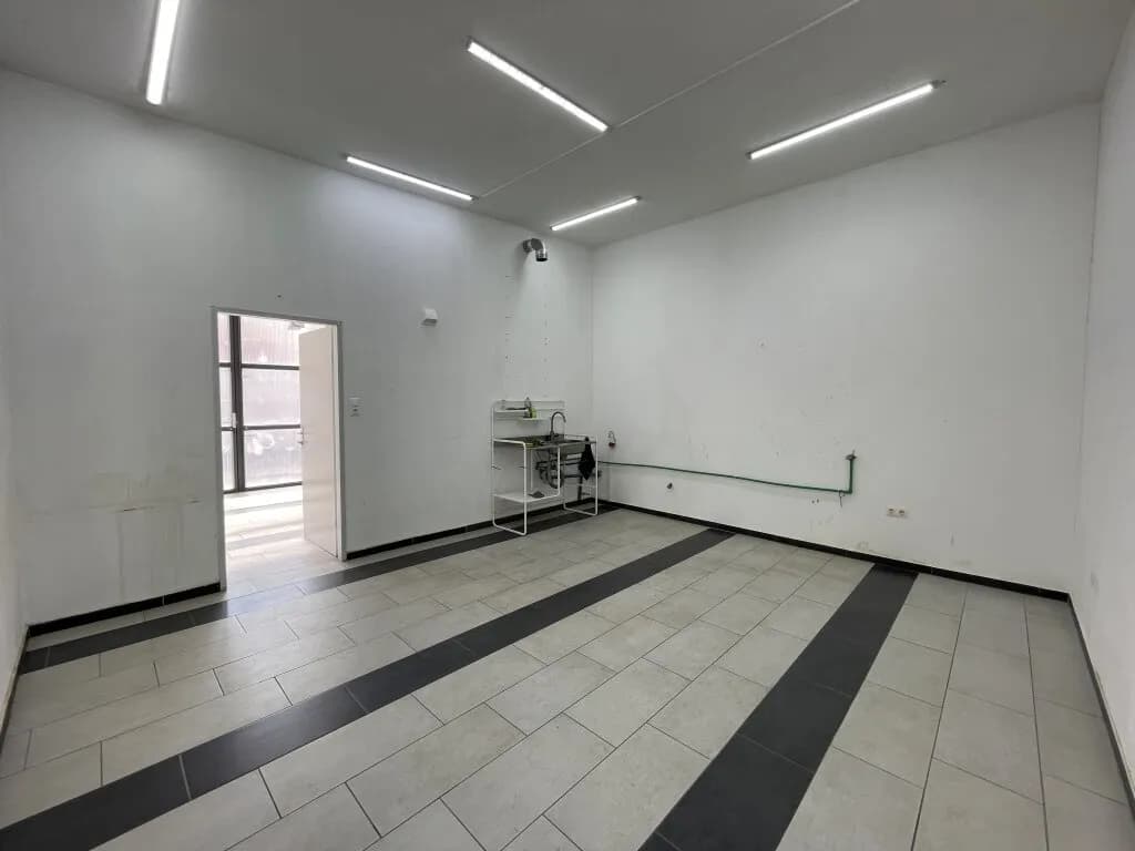 Gewerbeimmobilie mieten in Wiener Neustadt Land – 90 m², € 950 – Bild 12 von 21