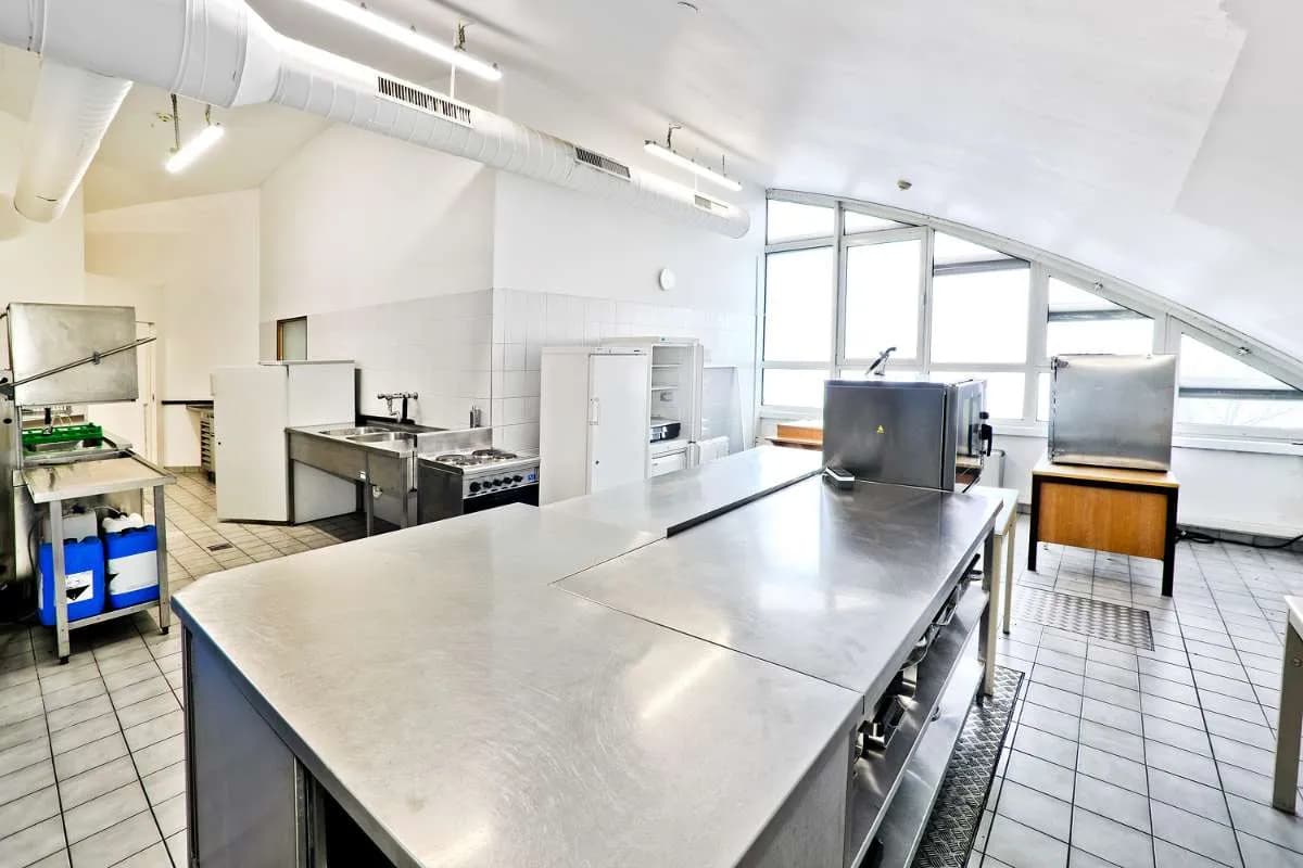 Gewerbeimmobilie mieten in Wien – 5 000 m², € 9 – Bild 11 von 24