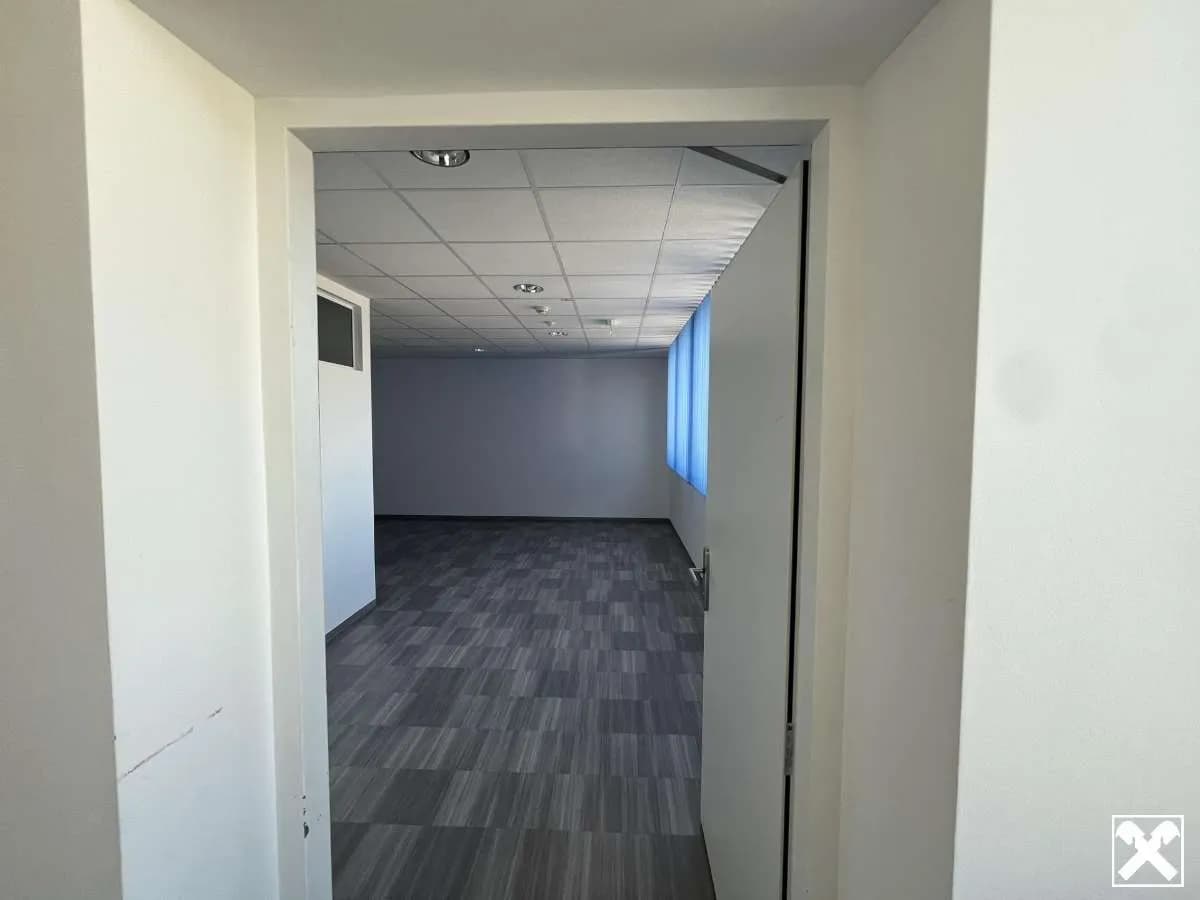 6-Zimmer-Gewerbeimmobilie mieten in Amstetten – 235 m², € 2.098 – Bild 6 von 31