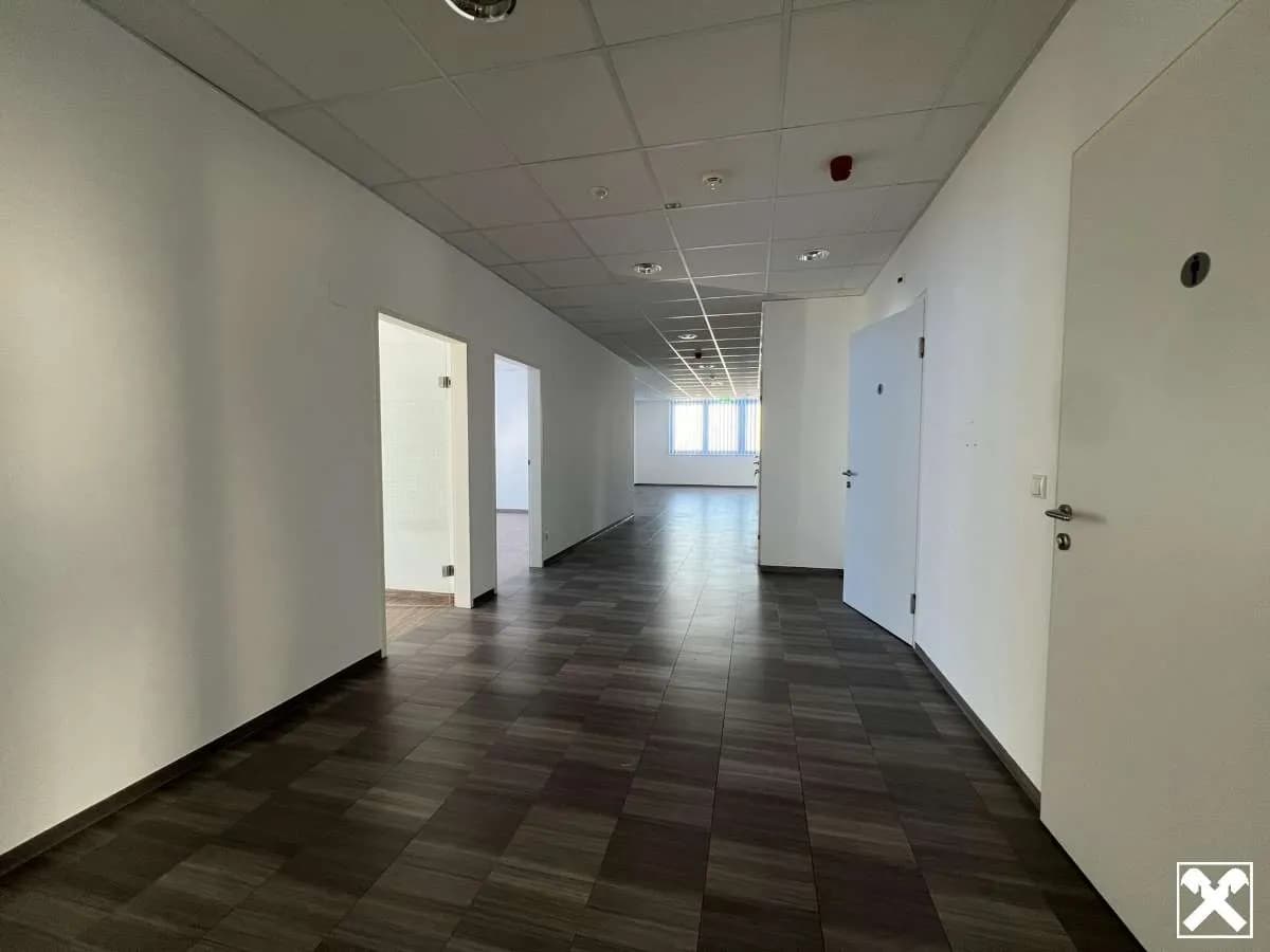 6-Zimmer-Gewerbeimmobilie mieten in Amstetten – 235 m², € 2.098 – Bild 7 von 31