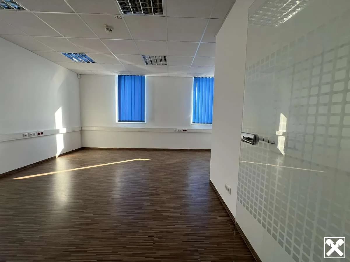 6-Zimmer-Gewerbeimmobilie mieten in Amstetten – 235 m², € 2.098 – Bild 22 von 31