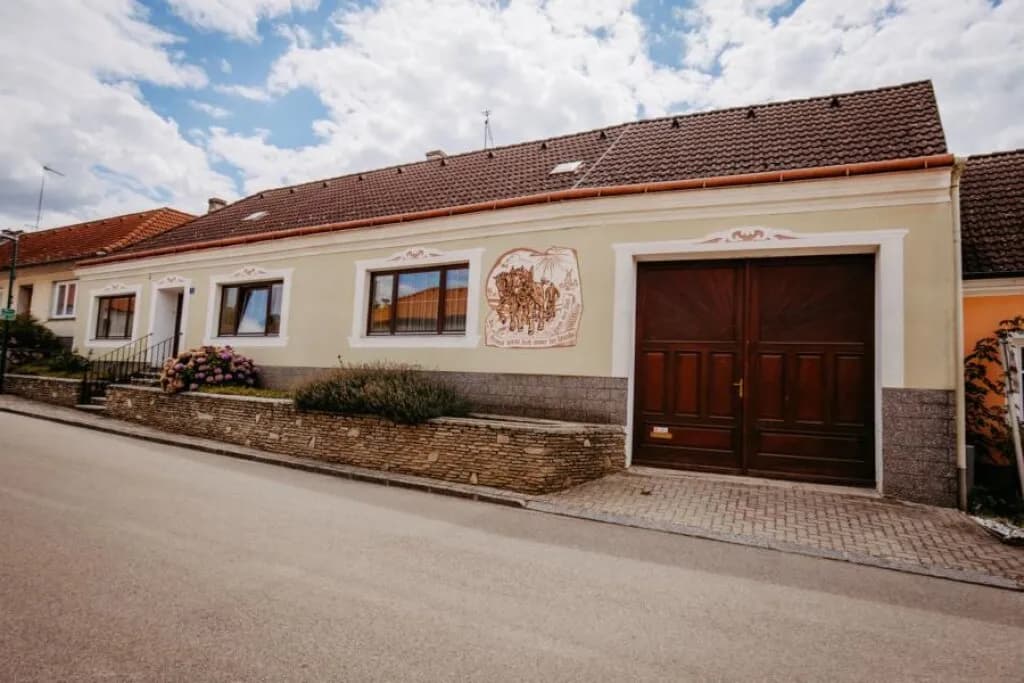 4-Zimmer-Haus kaufen in Mistelbach – 150 m², € 189.000