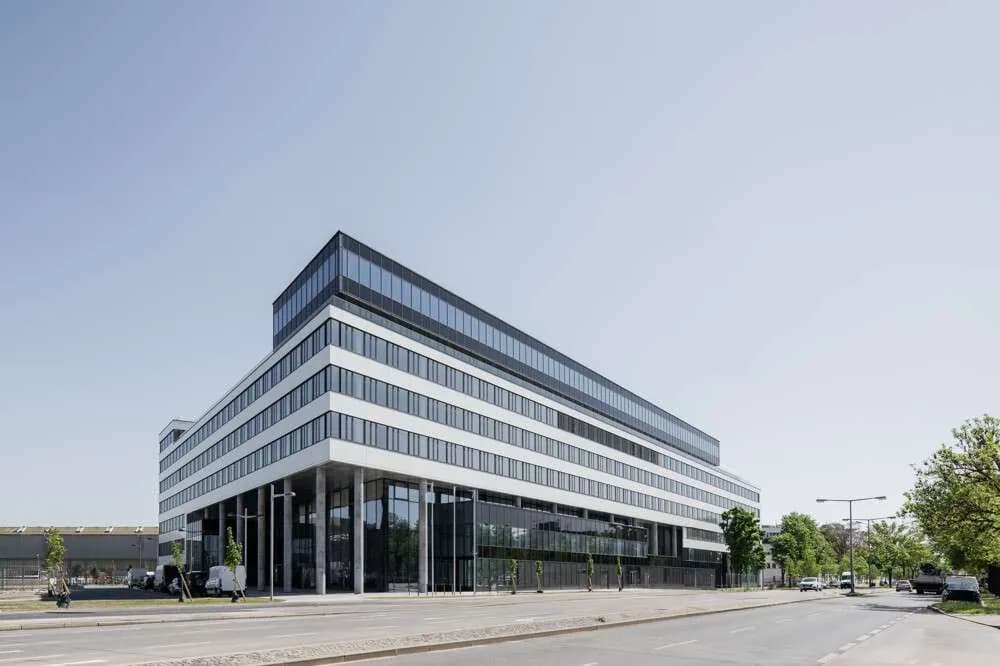 Gewerbeimmobilie mieten in Wien – 34 500 m² – Bild 1 von 21