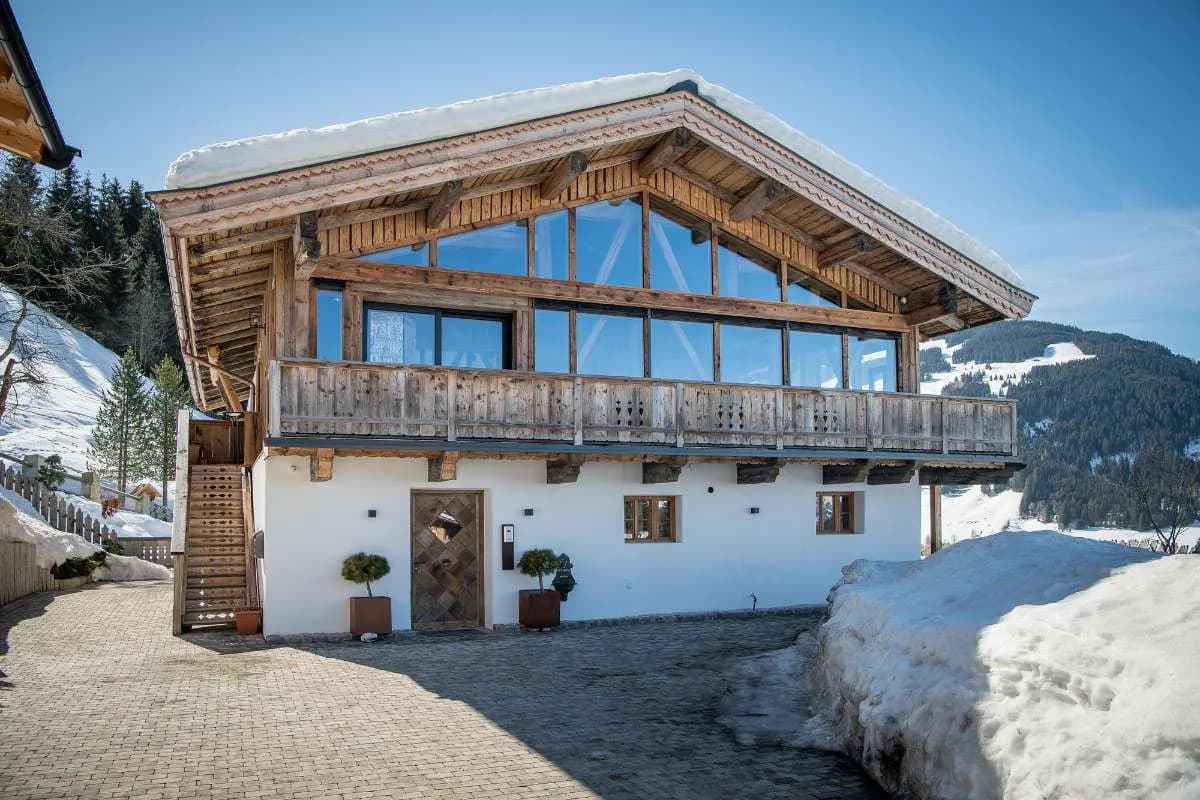 7-Zimmer-Immobilie mieten in Kitzbühel – 480 m², € 15.400 – Bild 2 von 5