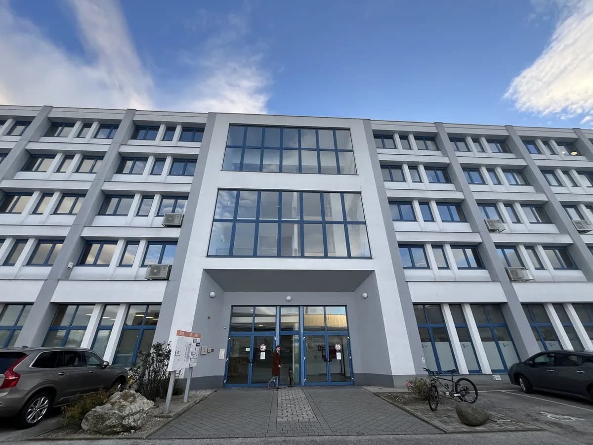 Gewerbeimmobilie mieten in Mödling – 75 m², € 701 – Bild 2 von 4