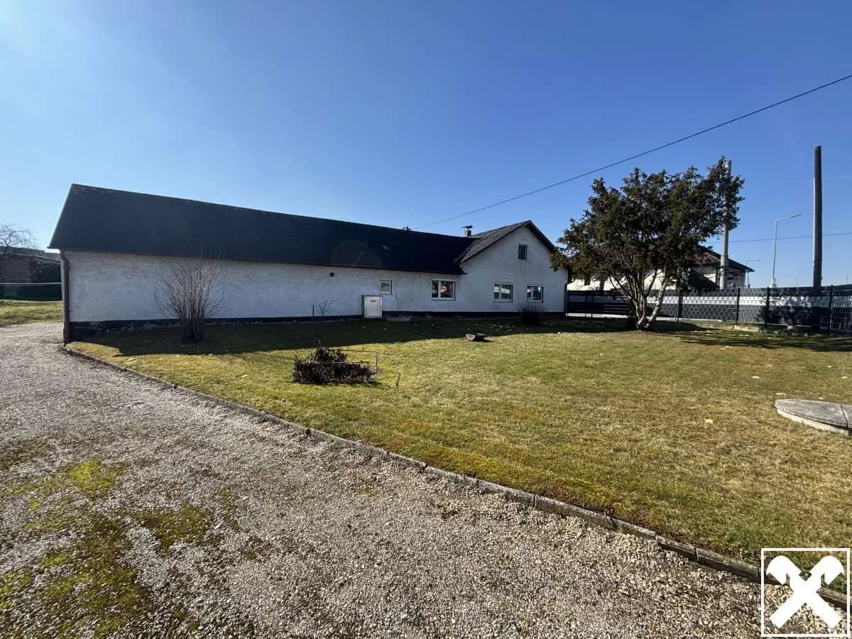 Haus kaufen in Linz Land – 1 237 m², € 349.000