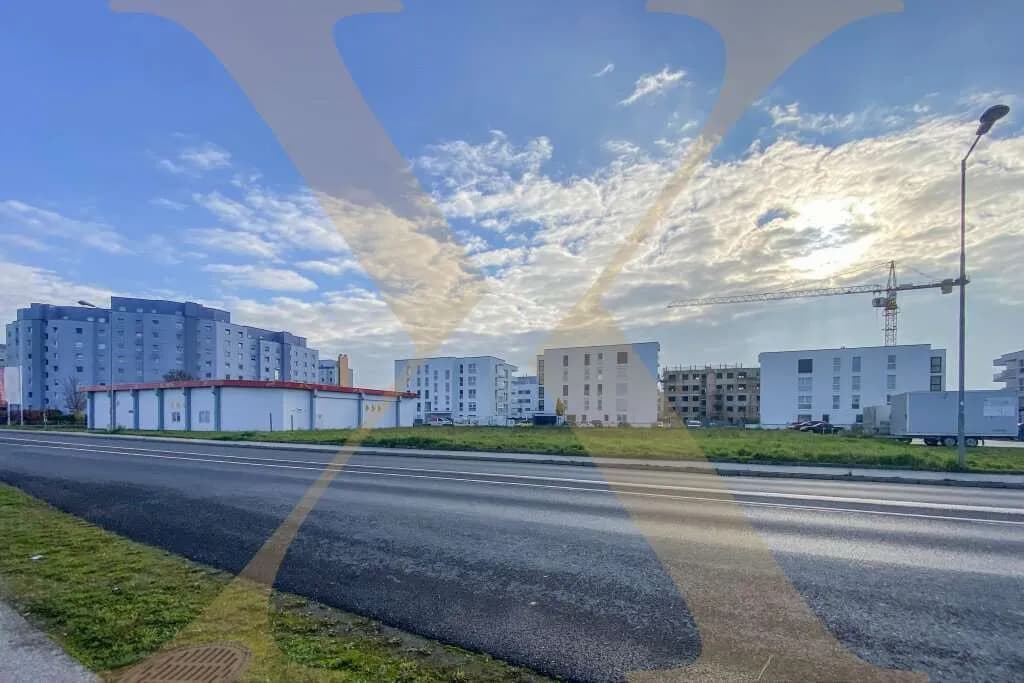 Immobilie mieten in Linz Land – 2 040 m², € 2.448