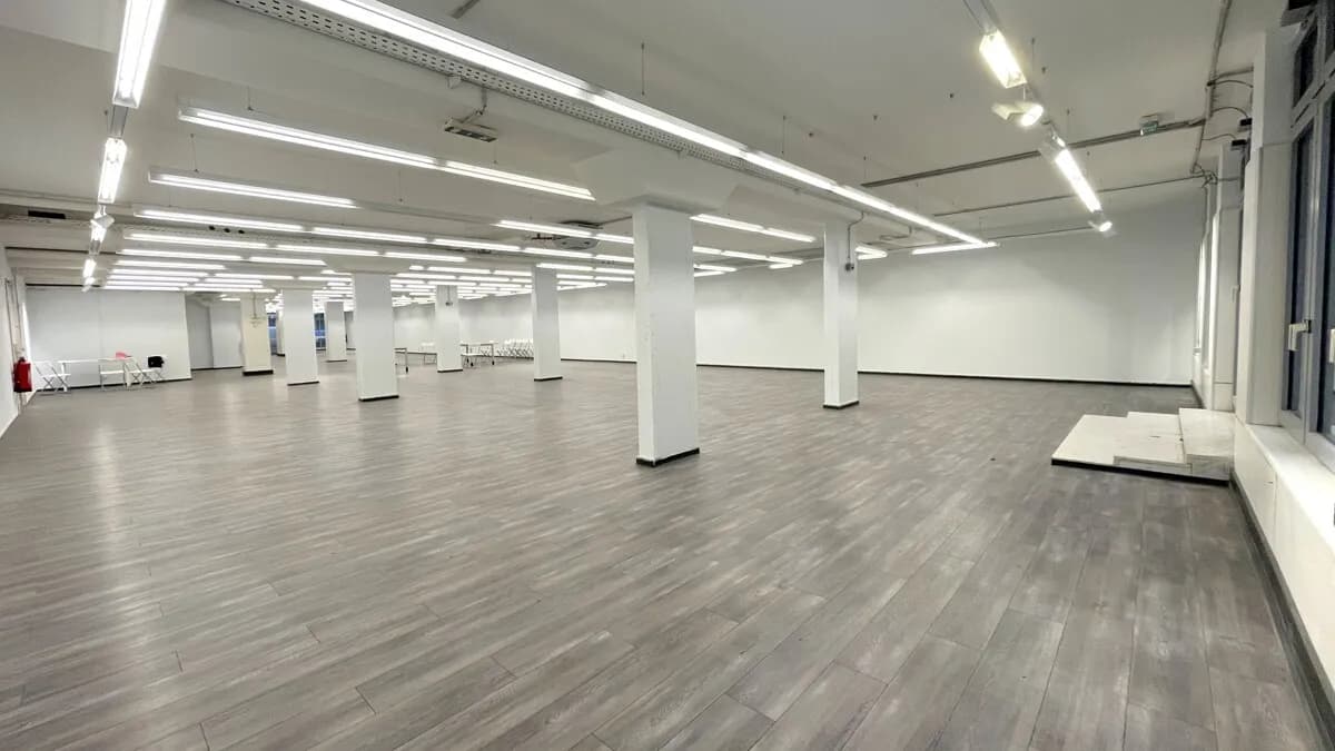 Gewerbeimmobilie mieten in Wien – 643 m², € 9.780