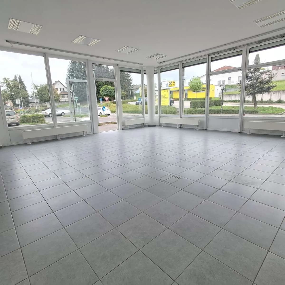1-Zimmer-Gewerbeimmobilie mieten in Amstetten – 69 m², € 701 – Bild 2 von 6
