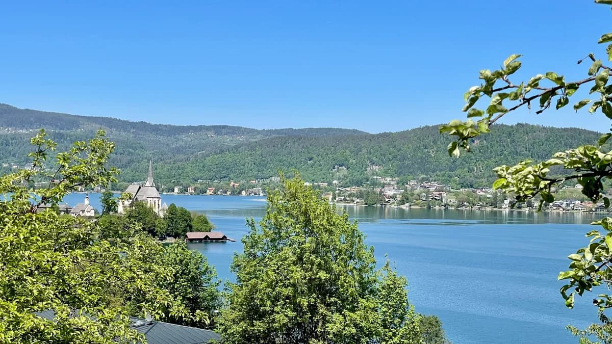 Grundstück kaufen in Klagenfurt Land – 861 m², € 1.370.000