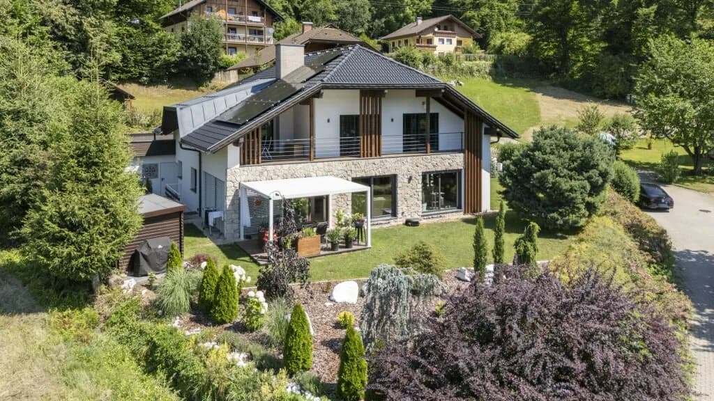 6-Zimmer-Haus kaufen in Feldkirchen – 262 m², € 1.500.000 – Bild 2 von 28