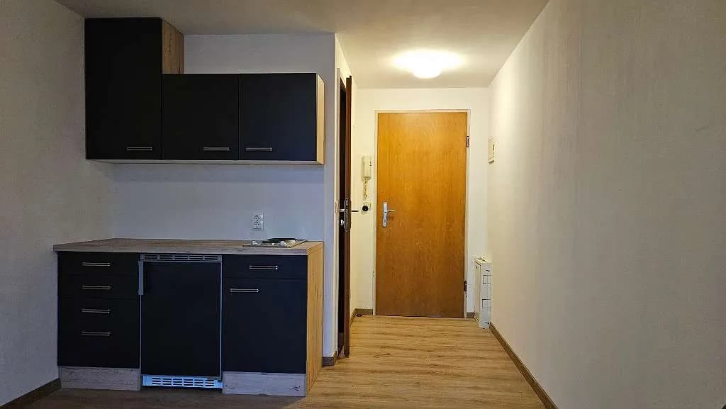 Wohnung mieten in Innsbruck – 17 m², € 780 – Bild 2 von 9