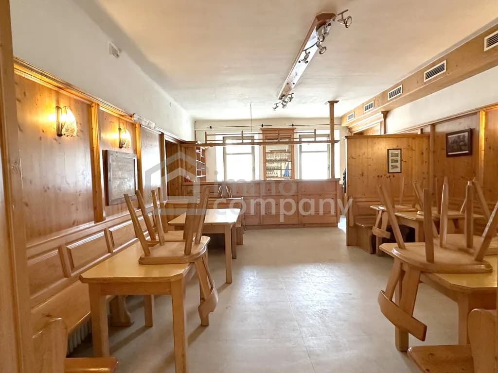 10-Zimmer-Gewerbeimmobilie mieten in Baden – 235 m², € 5 – Bild 9 von 42