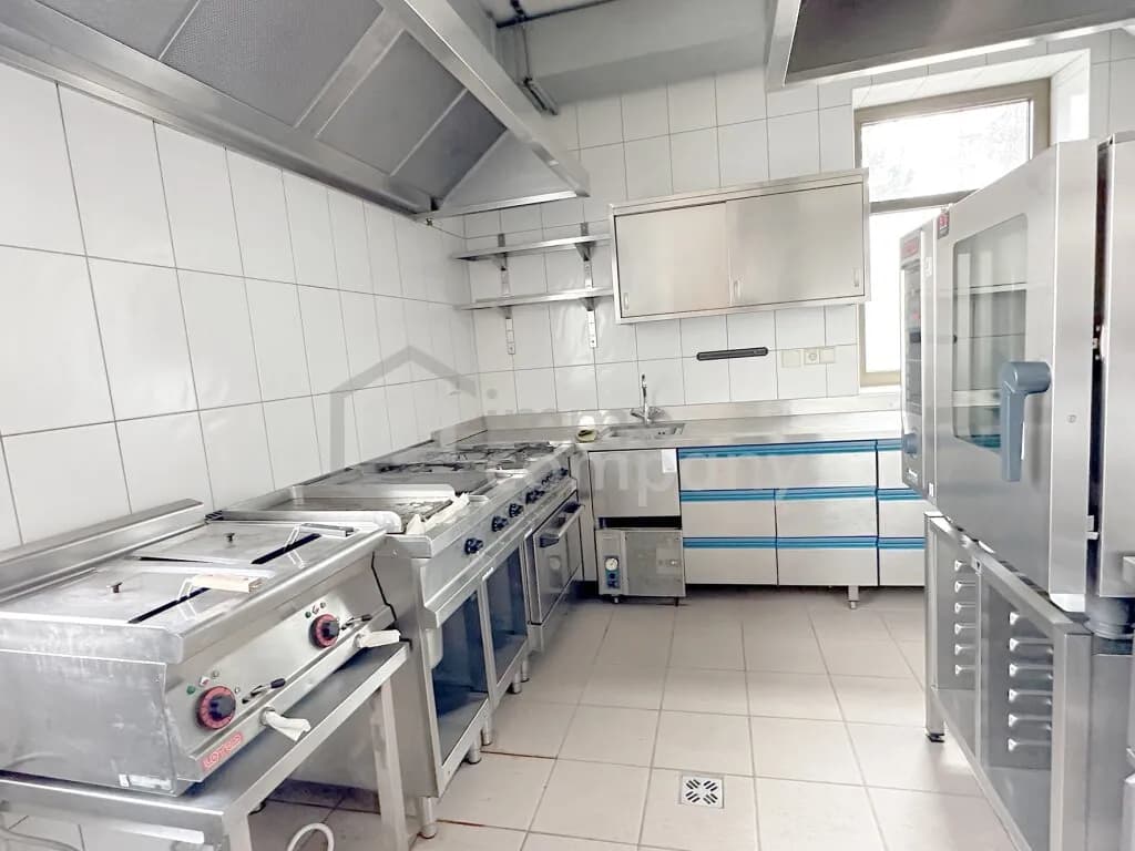 10-Zimmer-Gewerbeimmobilie mieten in Baden – 235 m², € 5 – Bild 14 von 42