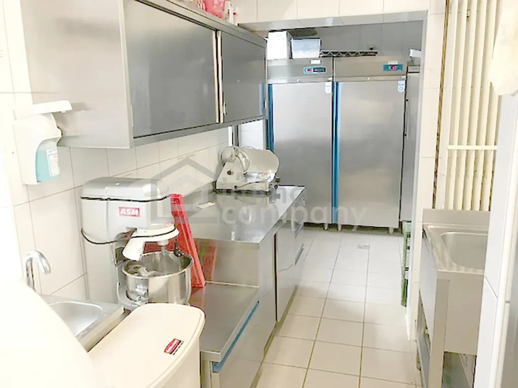 10-Zimmer-Gewerbeimmobilie mieten in Baden – 235 m², € 5 – Bild 17 von 42