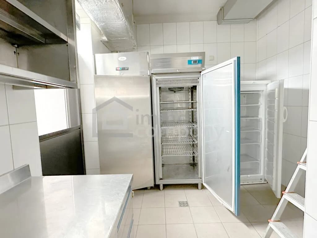 10-Zimmer-Gewerbeimmobilie mieten in Baden – 235 m², € 5 – Bild 20 von 42