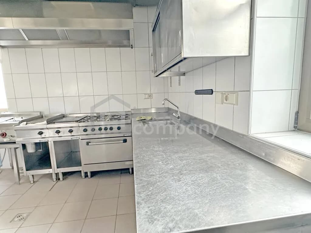 10-Zimmer-Gewerbeimmobilie mieten in Baden – 235 m², € 5 – Bild 21 von 42